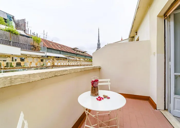 Guesthost - Antonelliana With View Apartment